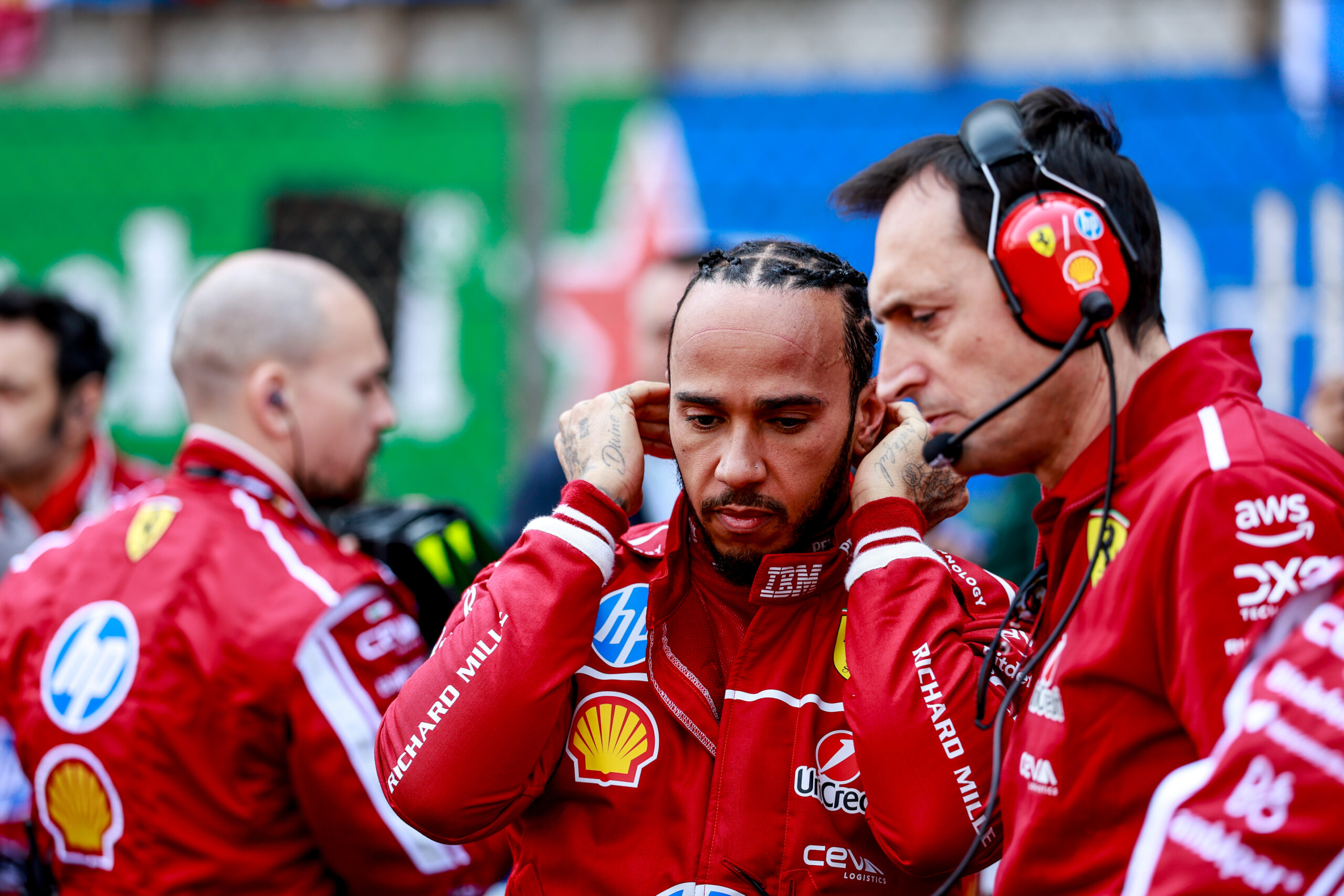 Igaz, hogy senkit sem zártak még ki többször F1-es versenyről, mint Hamiltont?