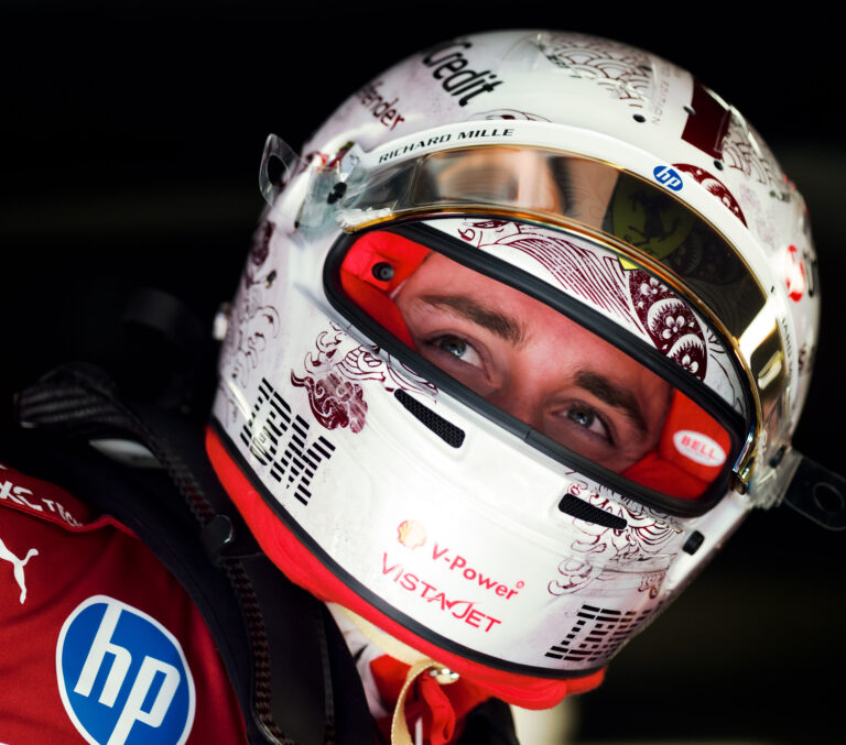 Leclerc-t a tavalyi problémák kísértik: „Egy lépéssel Lewis mögött vagyok”