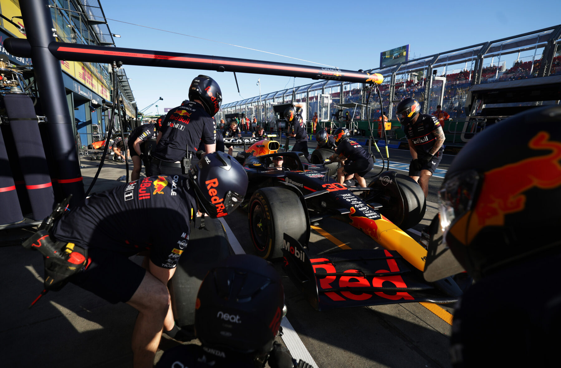 Red Bull, szerelők, kerékcsere