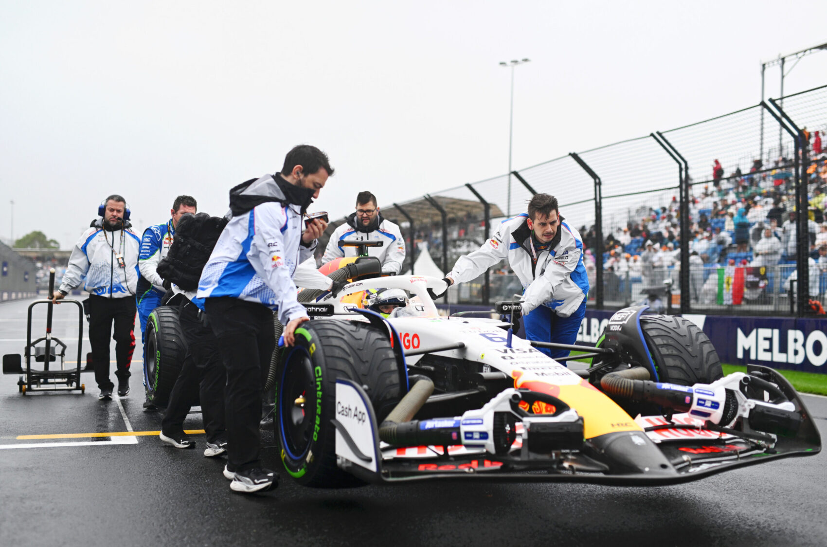 Sokakat meghatott a újonc pityergése, de Helmut Marko kínosnak nevezte