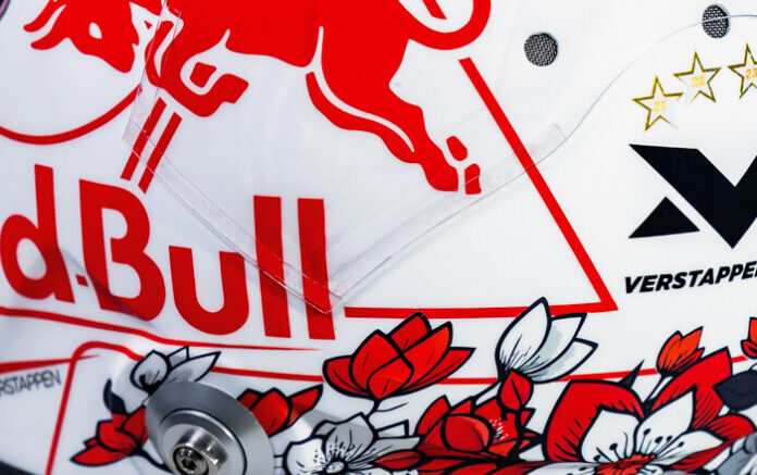 Verstappen, Red Bull, Honda, festés, sisak, Japán Nagydíj