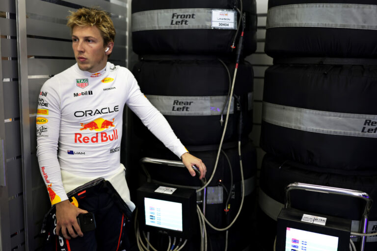 Immár utolsó helyet kell magyaráznia Lawsonnak, de meglepő reakciót kapott a Red Bulltól