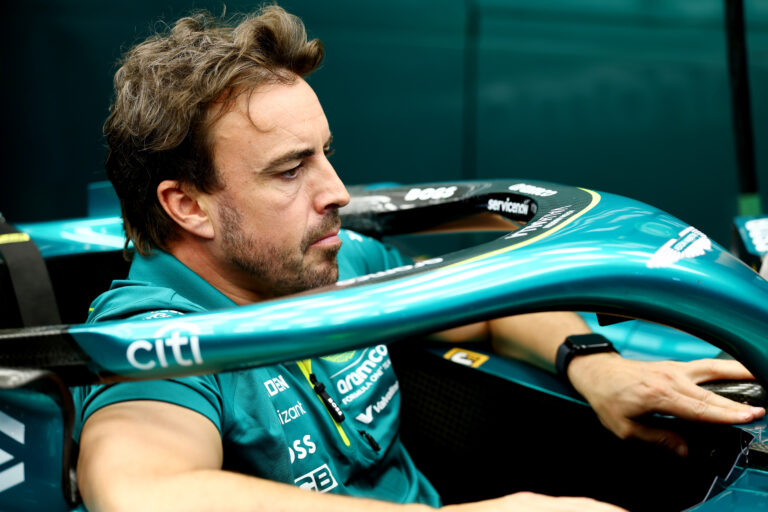 Alonso szerint elfogyott a tudomány az Aston Martinnál, de Newey segítségéért hiába rimánkodik