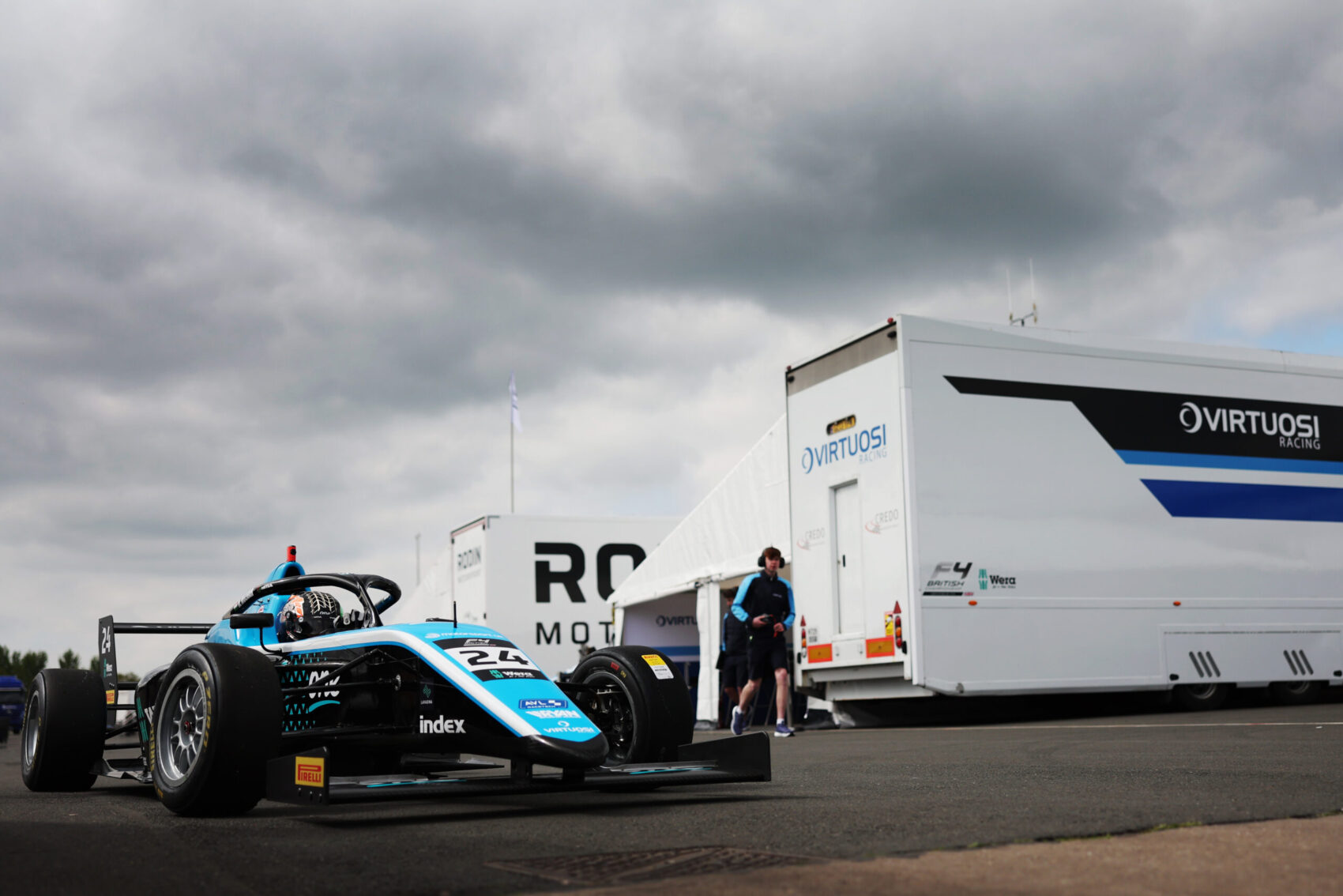 Molnár Martin dupla dobogóval és remek versenyzéssel kezdte a szezont a brit F4-ben