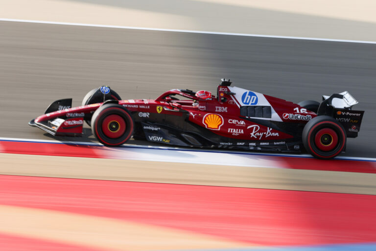 Leclerc örül, hogy a csapat lebeszélte az ötletéről, Hamiltont még a Mercedes szelleme kísérti