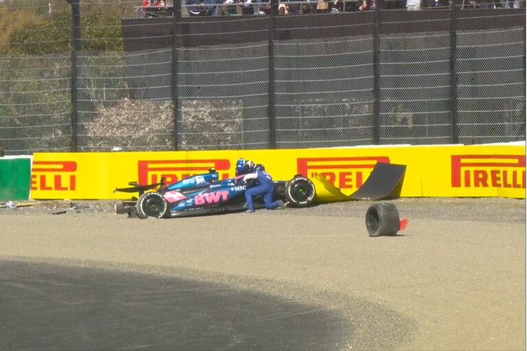 Óriási baleset, rommá törte az autóját a legnagyobb veszélyben lévő újonc (videó)