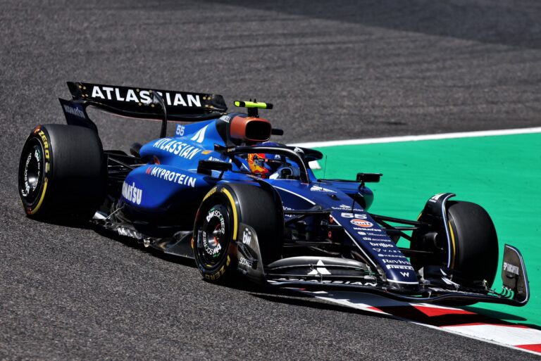 Sainz simán beparkolt volna a Ferrarihoz, ha nem szólnak rá, melyik csapatnál versenyez?