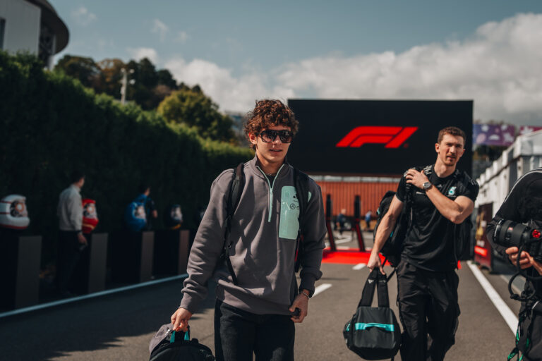 Jó az öreg a háznál: Bottas húzta ki a pácból Antonellit