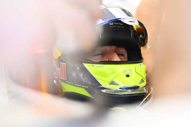 Érzékeny testrészét nyomta az öv, így is beleszólt a nagyok dolgába a francia újonc Szuzukában