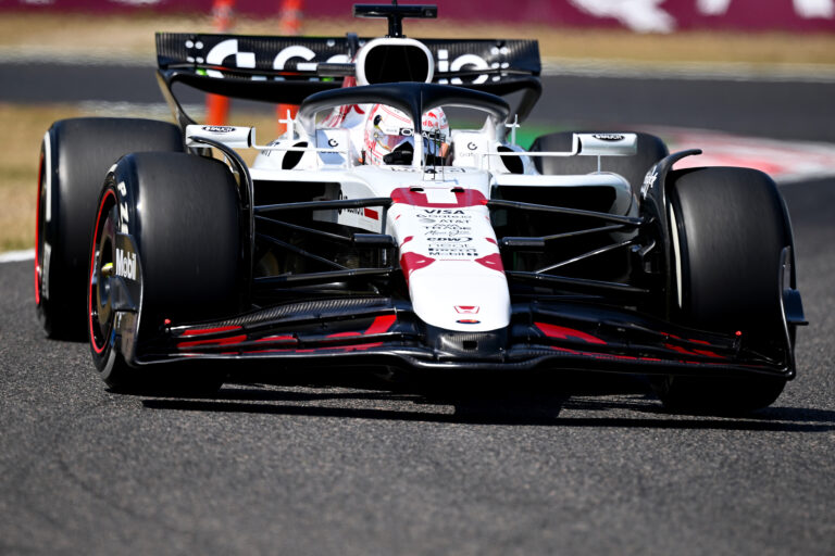 Verstappen dobott egy váratlant, elcsente a szuzukai pole-t a két McLaren orra elől