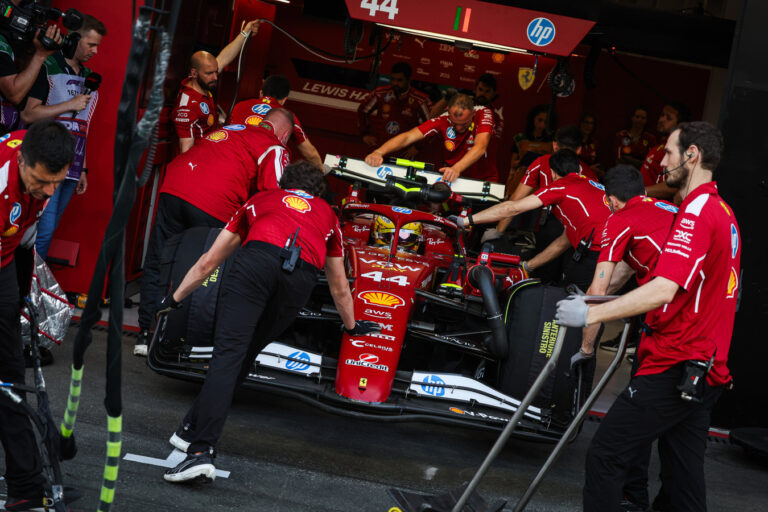 Korábbi csapattársa szerint nem is olyan nehéz megszokni a Ferrari-motort, mint Hamilton mondja