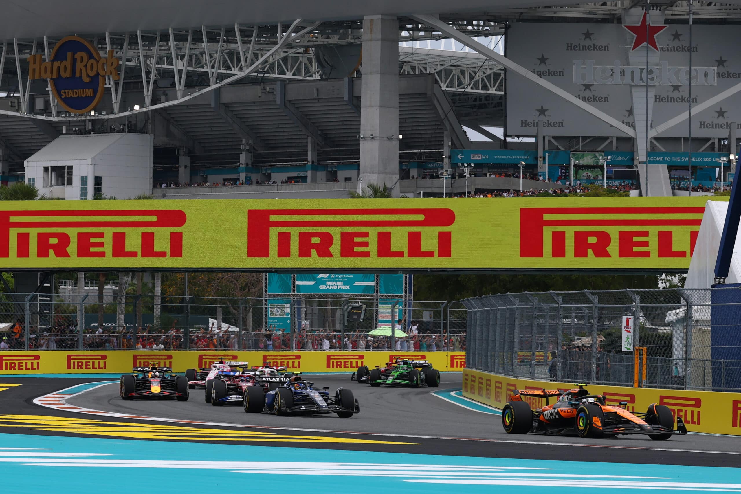 Egy celeb miatt közel volt az F1 egy újabb kínos malőrhöz