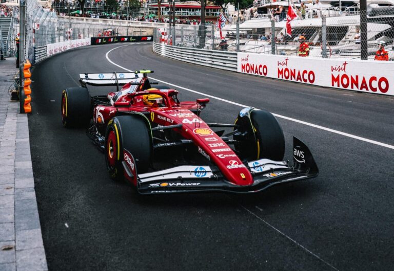 Hamilton szerint a Ferrari lakatot tesz a versenyzői szájára