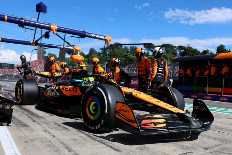 Kritizálták a McLaren stábját, Verstappen korábbi szerelője tette helyre őket