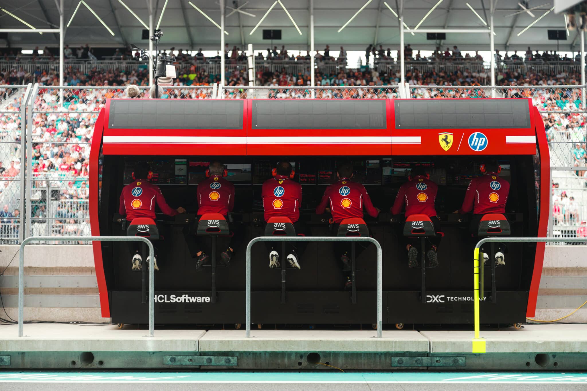 Ferrari, pit wall