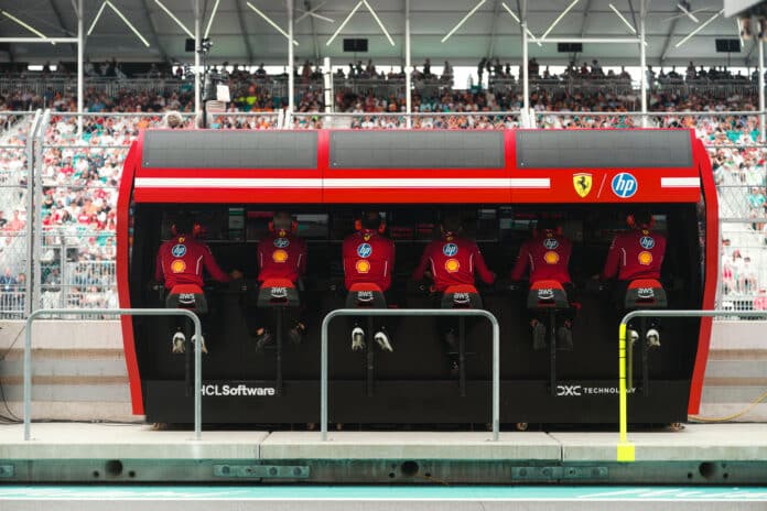 Ferrari, pit wall