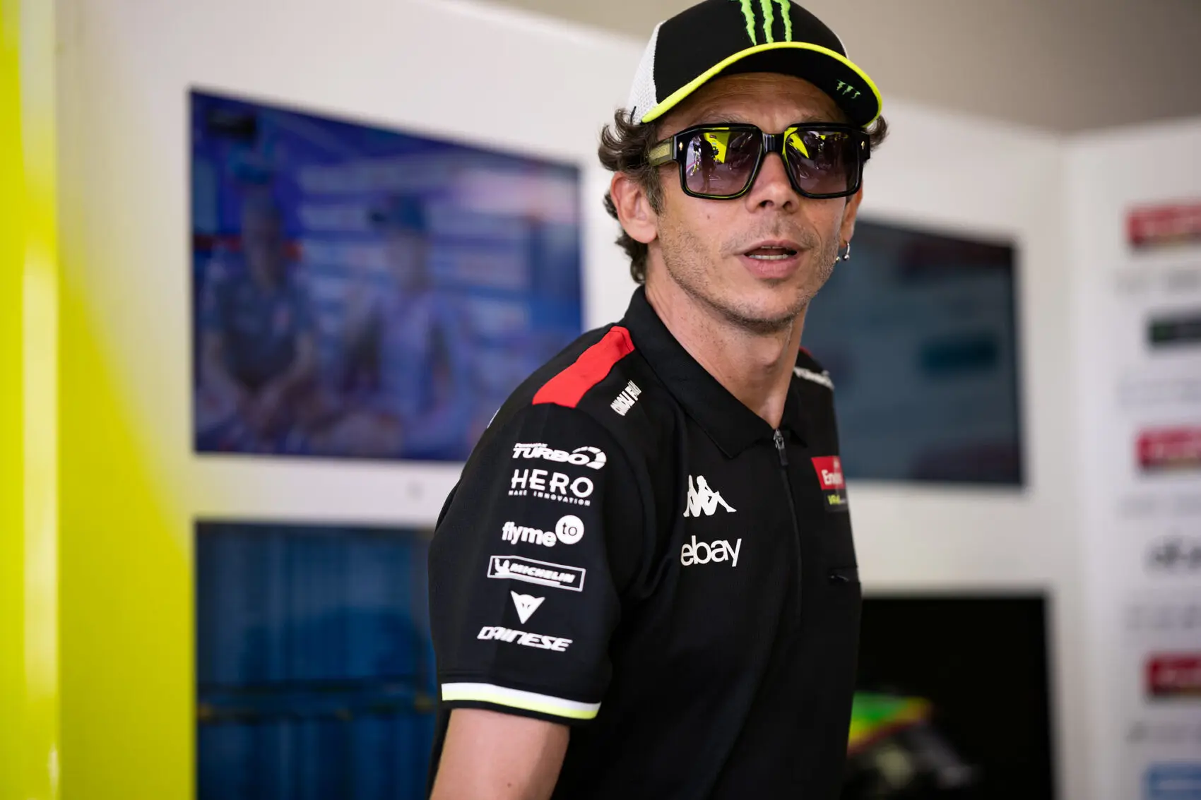 Rossi két szempontból hasonlította össze a motor- és az autóversenyzést, döntetlen lett a vége