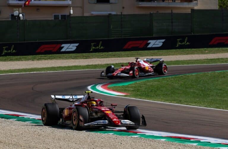 Leclerc Hamilton győzelmével kalkulált, majd azt kérte, hogy lassítson miatta