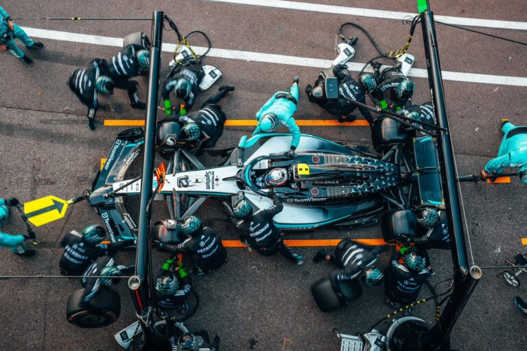 „Különösen zavarba ejtő” – a Mercedes a szintén trükköző Red Bullt is lepipálhatta 2026-os F1-es motorjával