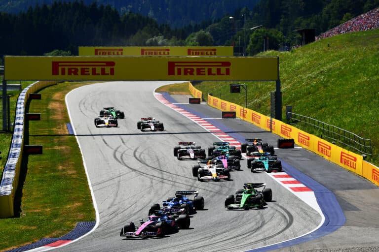 Őrült szabályok jönnek az F1-be – a cél, hogy mindig történjen valami a pályán