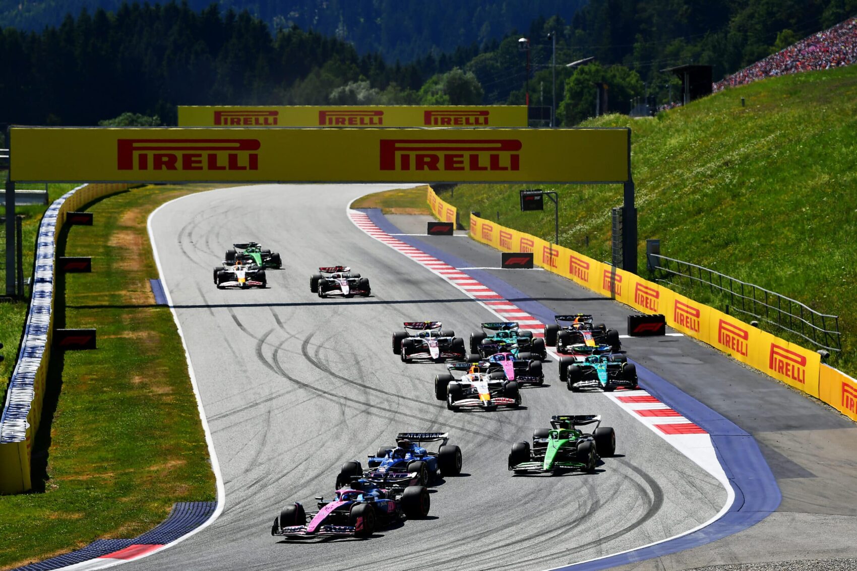 Őrült szabályok jönnek az F1-be – a cél, hogy mindig történjen valami a pályán