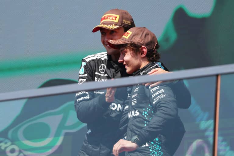 Trollkodva köszöntötték fel Toto Wolffot a Mercedes versenyzői