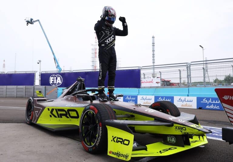 Az év beteljesülése: botrányhős pilótájával nyert a legkisebb csapat