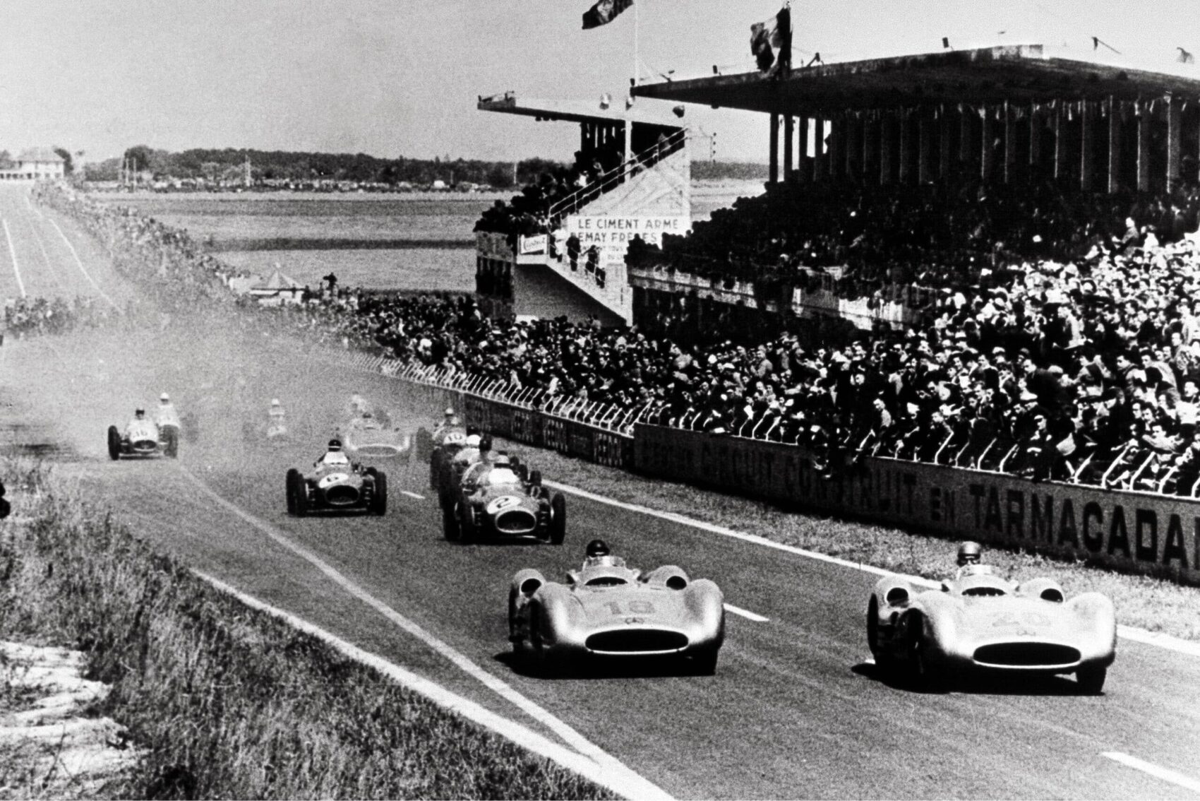 „Meghalt az anyukám, hazavinne valaki?” – 70 éve történt a Le Mans-i horror