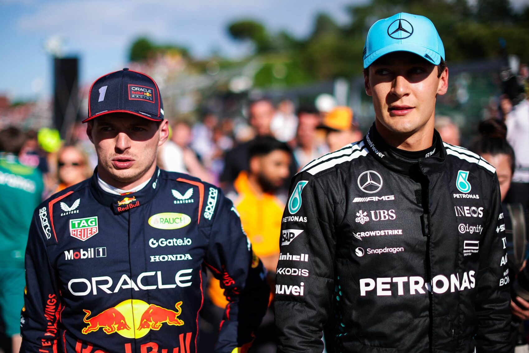 A meglepődött Russell kihasználná, hogy Verstappen az eltiltás szélén táncol