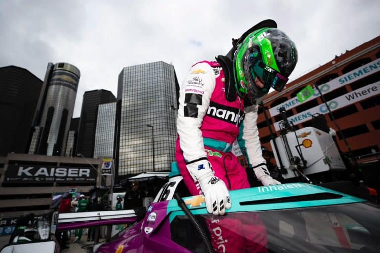 Az év üzlete: belepisilt a versenyautójába, rögtön szerződést kötött vele egy pelenkagyártó