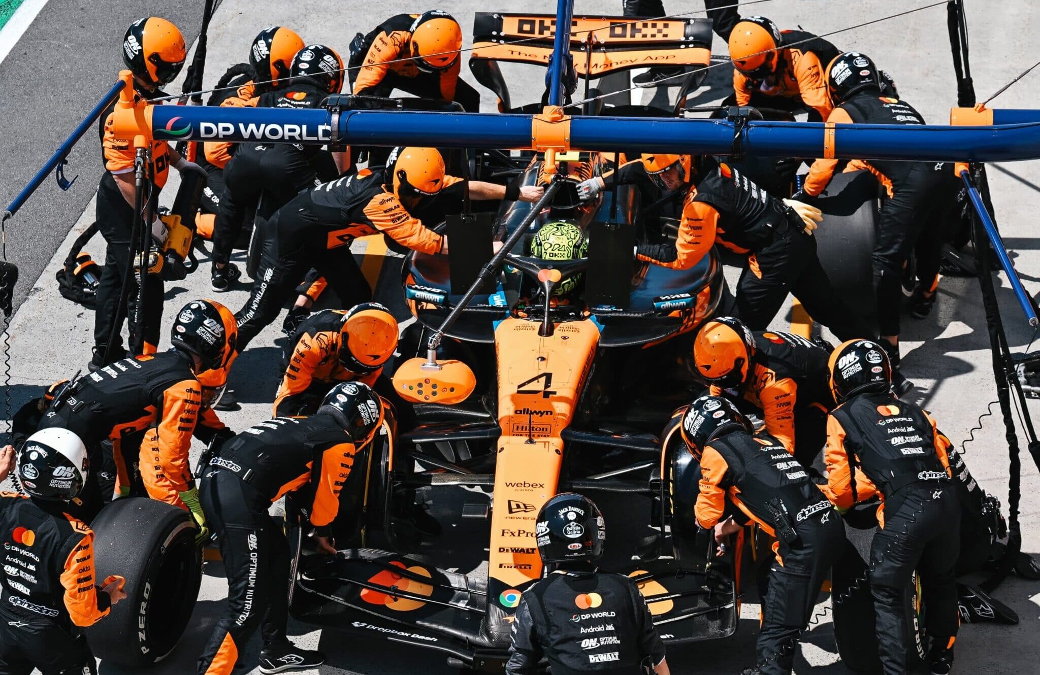 Talán elirigyelte a Red Bulltól, de Spielbergben a McLaren is autóba ültet egy eltiltásközelben lévő pilótát