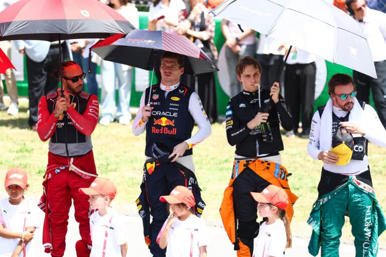 Hamilton végre nem különcködött az F1 játékában, de a saját hősét sem ismerte fel