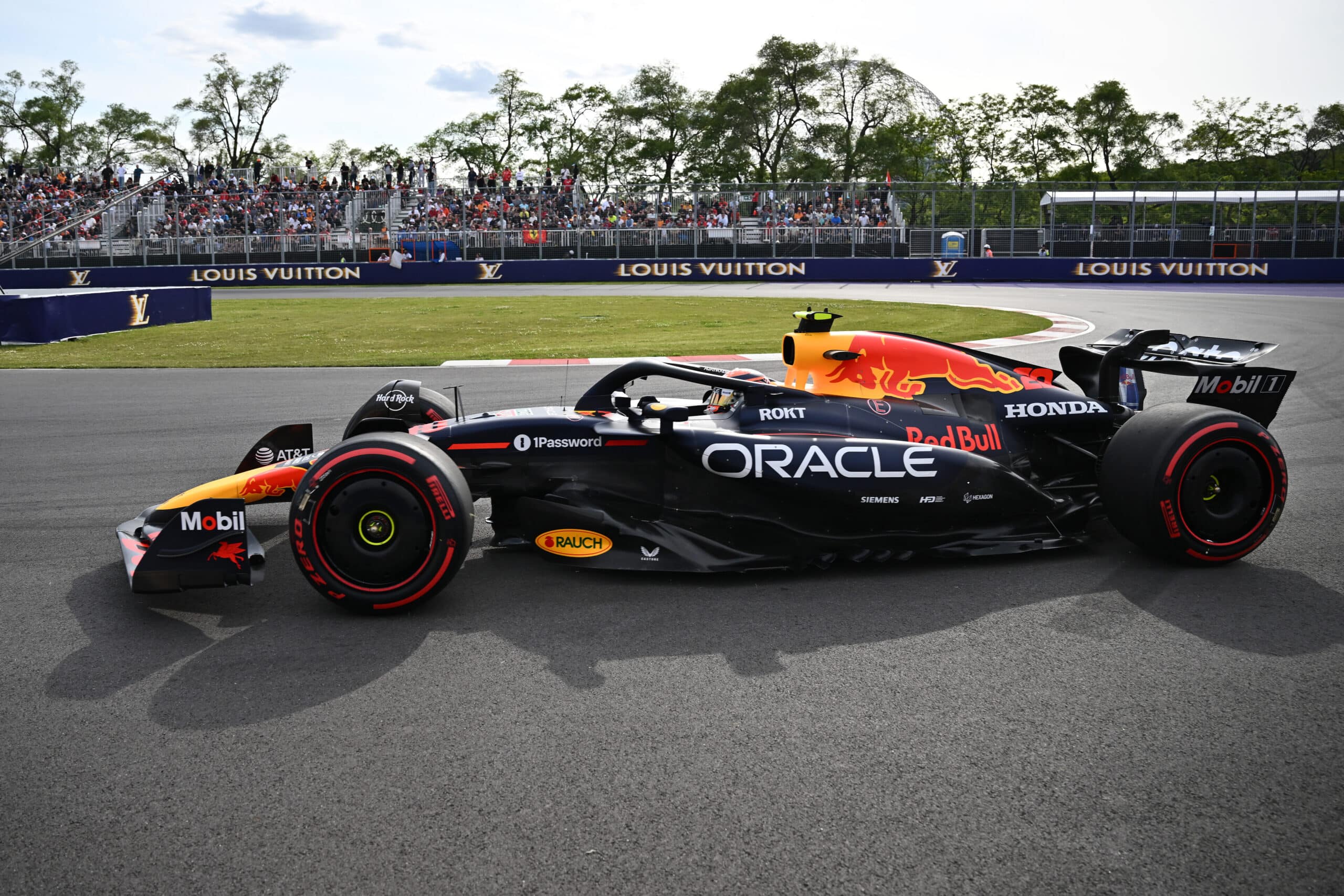 Az újonc már nem is merné vezetni a Red Bullt – visszasírja még Pérezt a csapat?