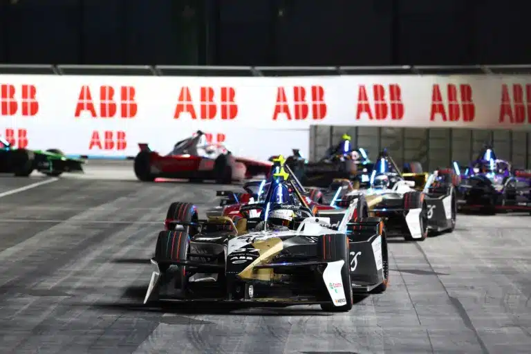 „Mutassatok valamit, amiből látszik, hogy tudtok kezelni egy versenyt!” – kiakadt a Jaguar pilótája, miután nem kapta vissza a segítséget