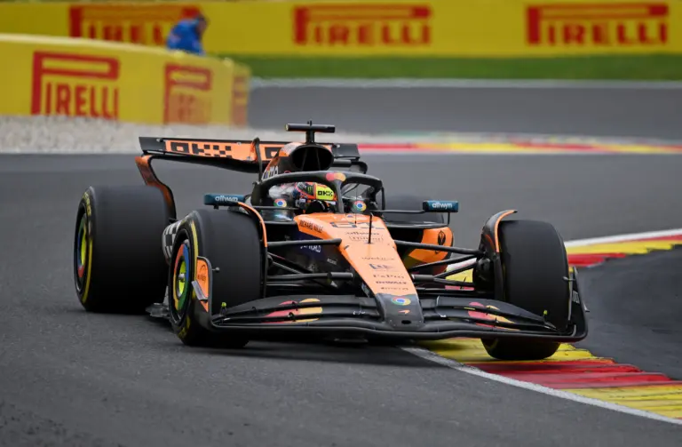 Így ütötte agyon Hamilton megdönthetetlennek hitt körét Piastri Belgiumban (videó)