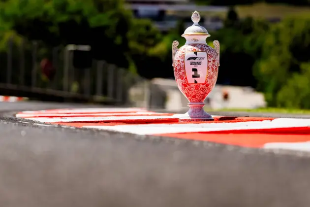 Magyar Nagyd&iacute;j, Herendi tr&oacute;fea