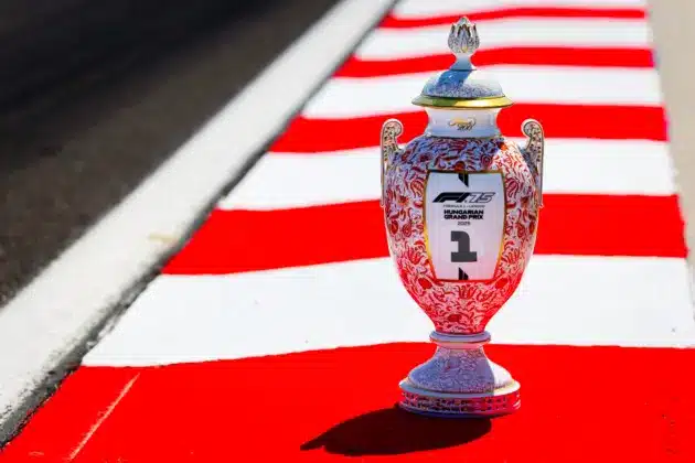 Magyar Nagyd&iacute;j, Herendi tr&oacute;fea