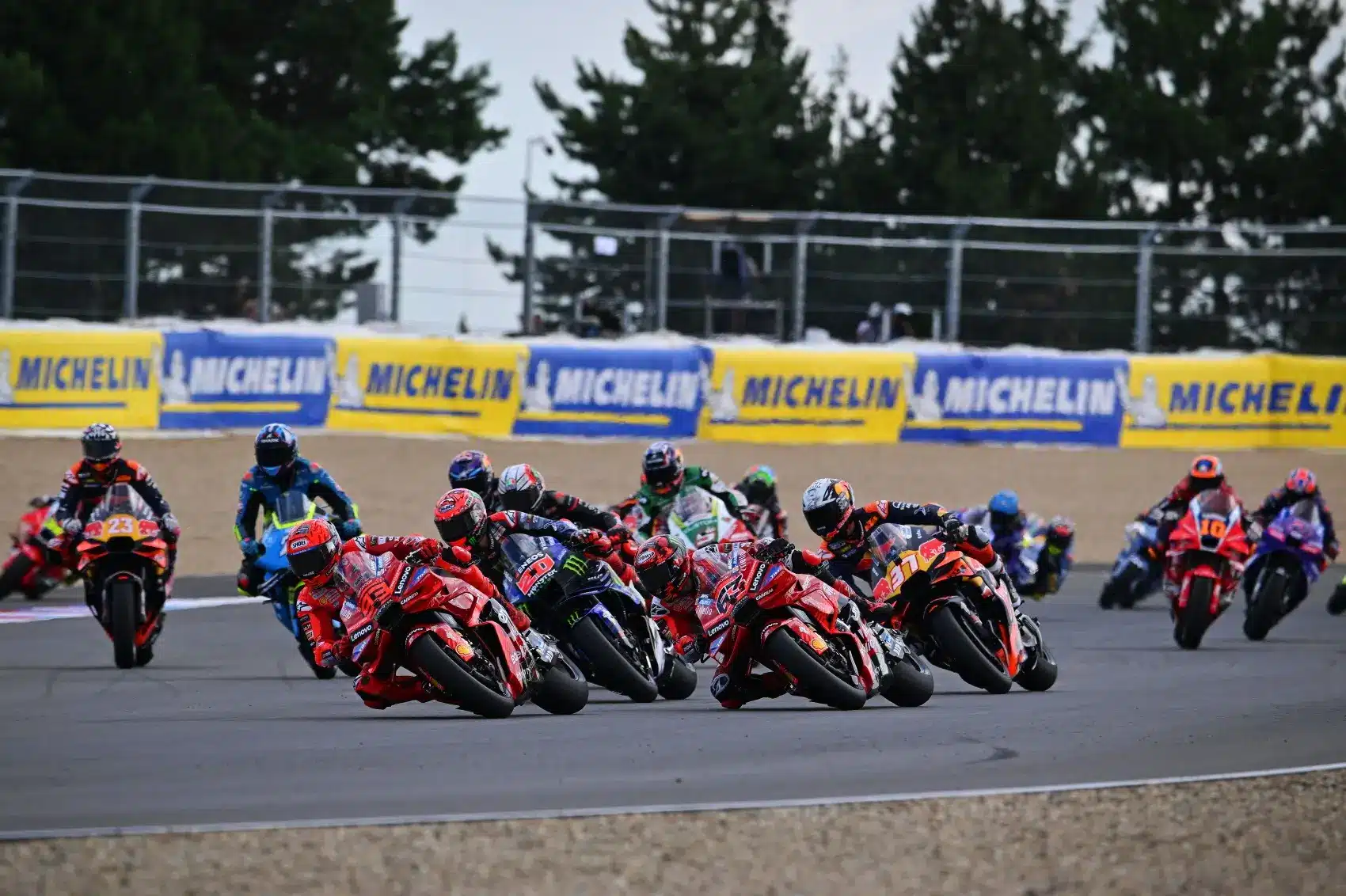 Egyhangú ítélet: a bukmékerek szerint teljesen egyértelmű, hogy ki lesz idén a MotoGP-bajnok