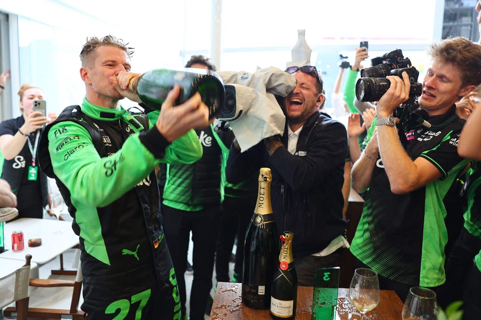 Annyira rég csinálta már, hogy a Saubernek segítségre volt szüksége az ünnepléshez