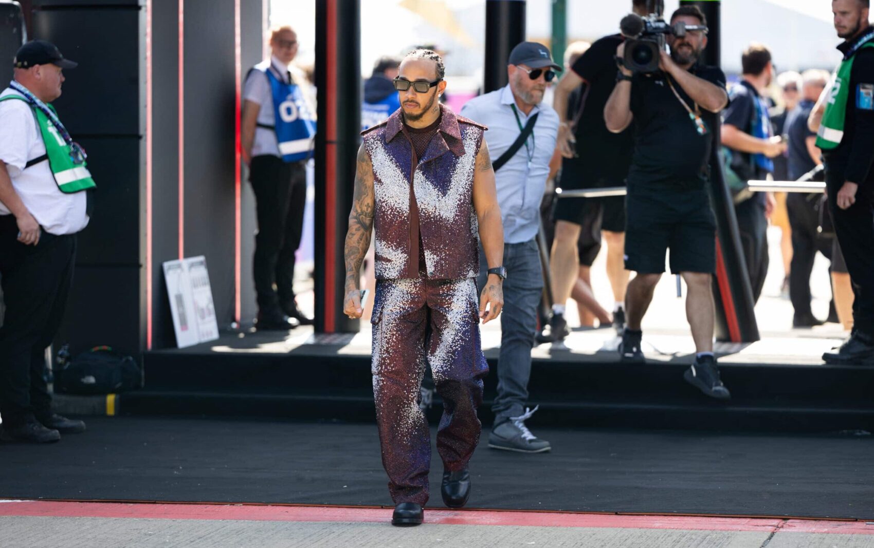 Ezzel az énekesnővel randizik Lewis Hamilton?