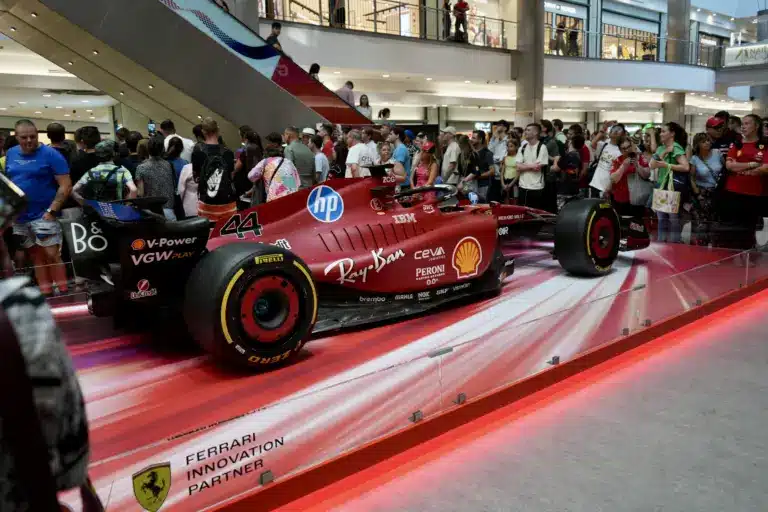 Ne hagyd ki a kiállított Ferrarit Budapest szívében a Magyar Nagydíj hetén!