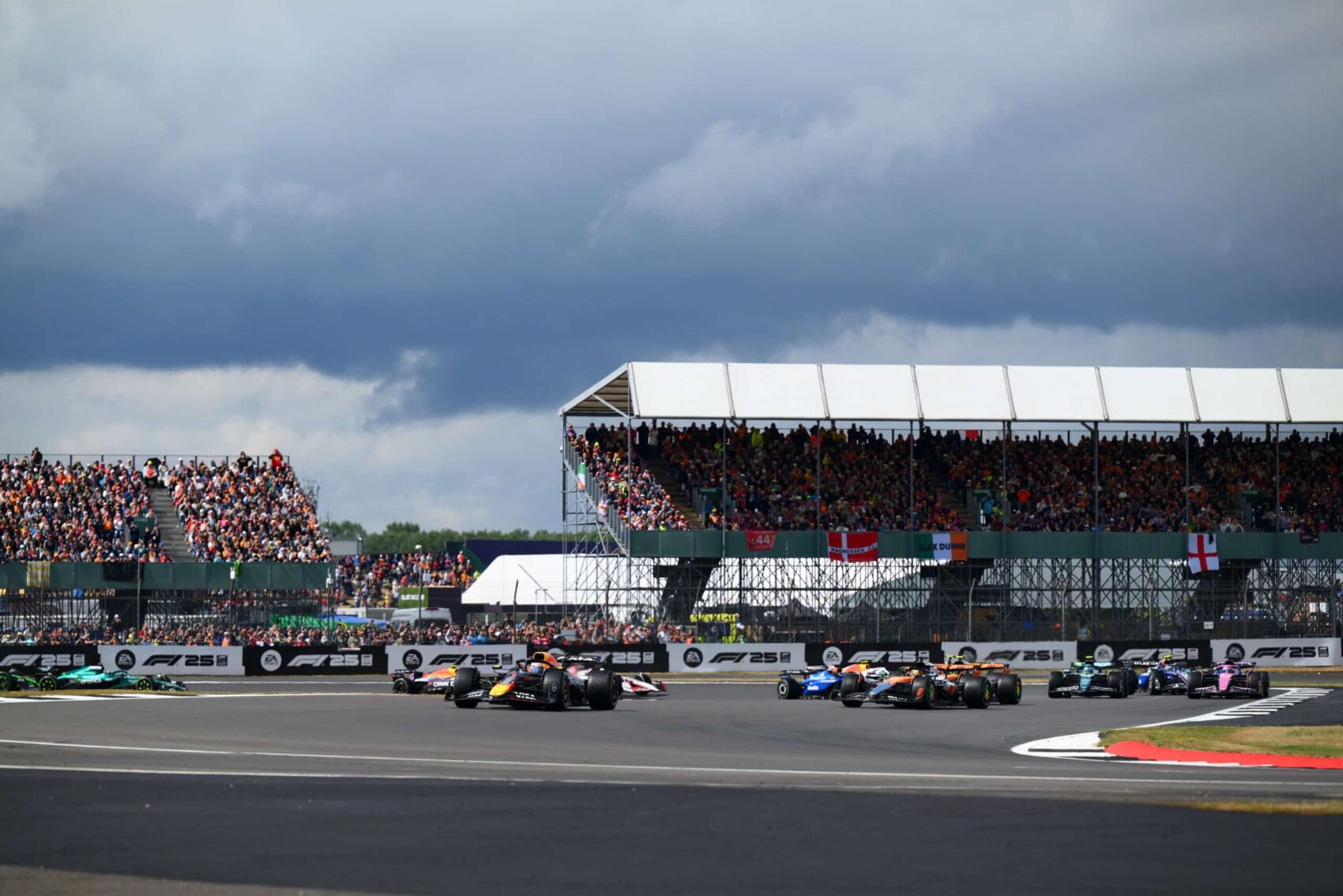 Kiállított versenyautókat rongáltak meg vandálok a Brit Nagydíjon