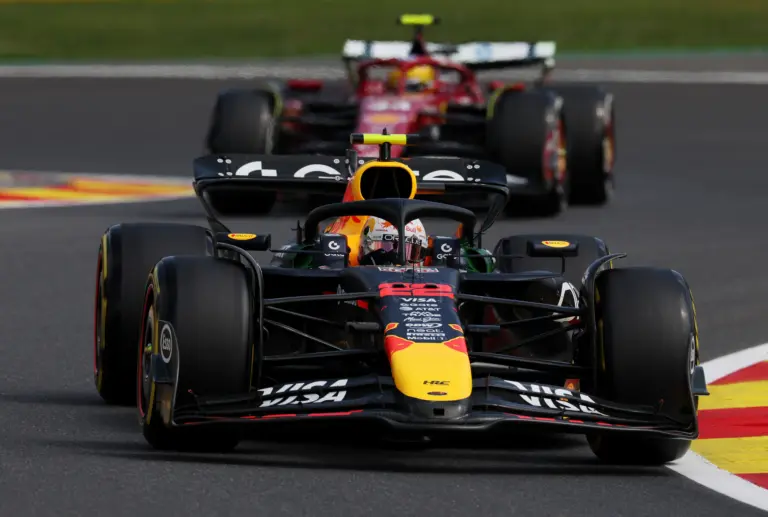 Gondolkodtatok már azon, mégis mi a különbség a szélárnyék és a feltartás között? Végre az FIA-t is összezavarta