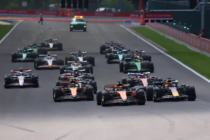 Verstappen, Red Bull, Piastri, McLaren, Belga Nagydíj, sprint, rajt