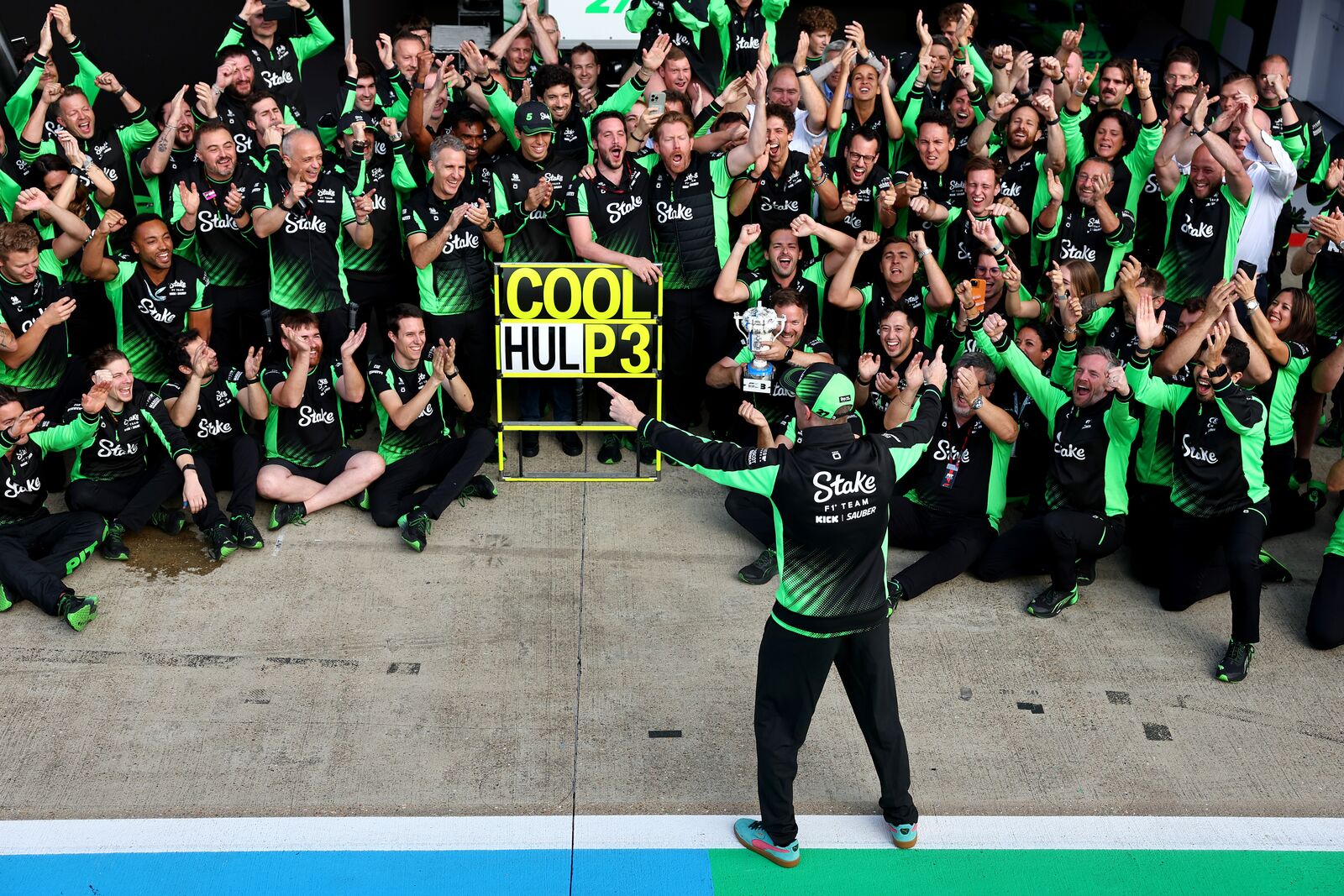 Így ünnepelték Hülkenberg csodálatos dobogóját a Saubernél (galéria)