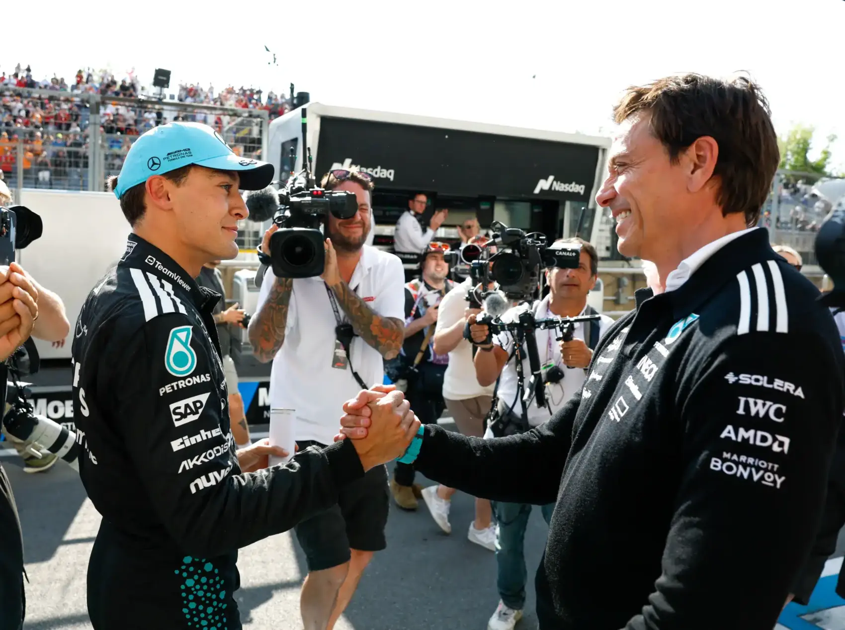 Megfordultak a szerepek a Mercedesnél? – Wolff ritka dicséretet küldött Russell felé