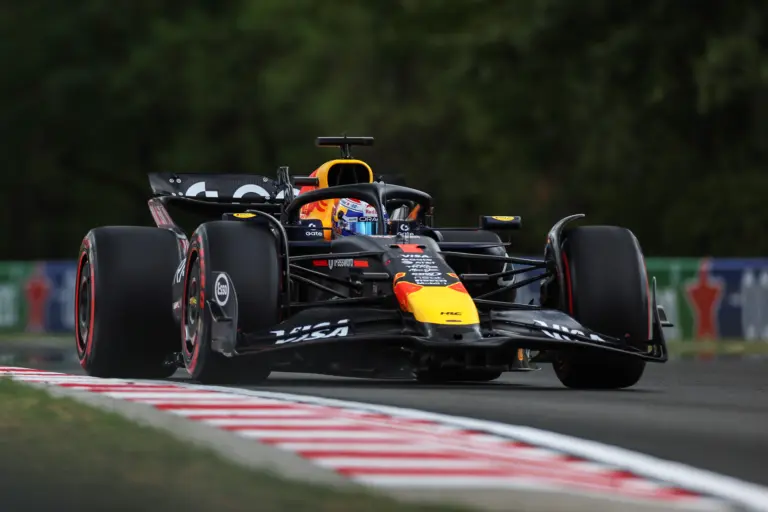 Verstappen szemetelt a Hungaroringen, Norris nagyot mentve lett a péntek leggyorsabbja
