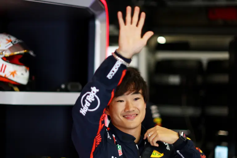 A Red Bull ultimátumot adott Tsunodának