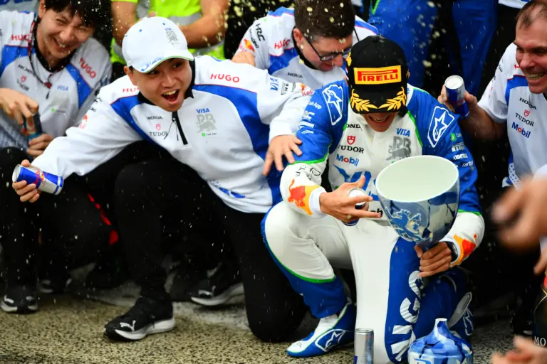 Hadjar megkapja, ami jár neki, de most nem a Red Bull üléséről van szó