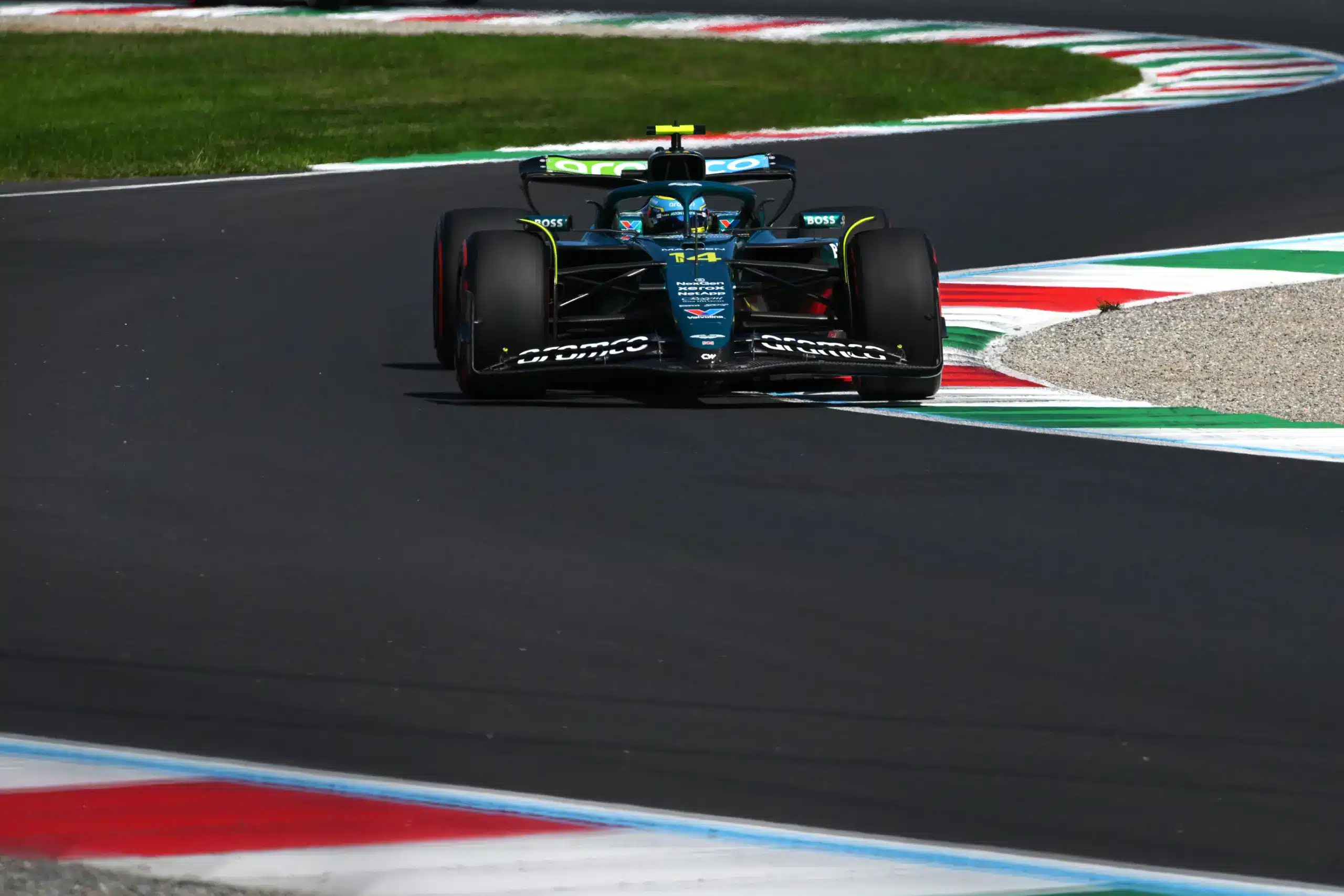 Már megint baja van az F1-nek a kavicsággyal, furcsa kiesést okozott